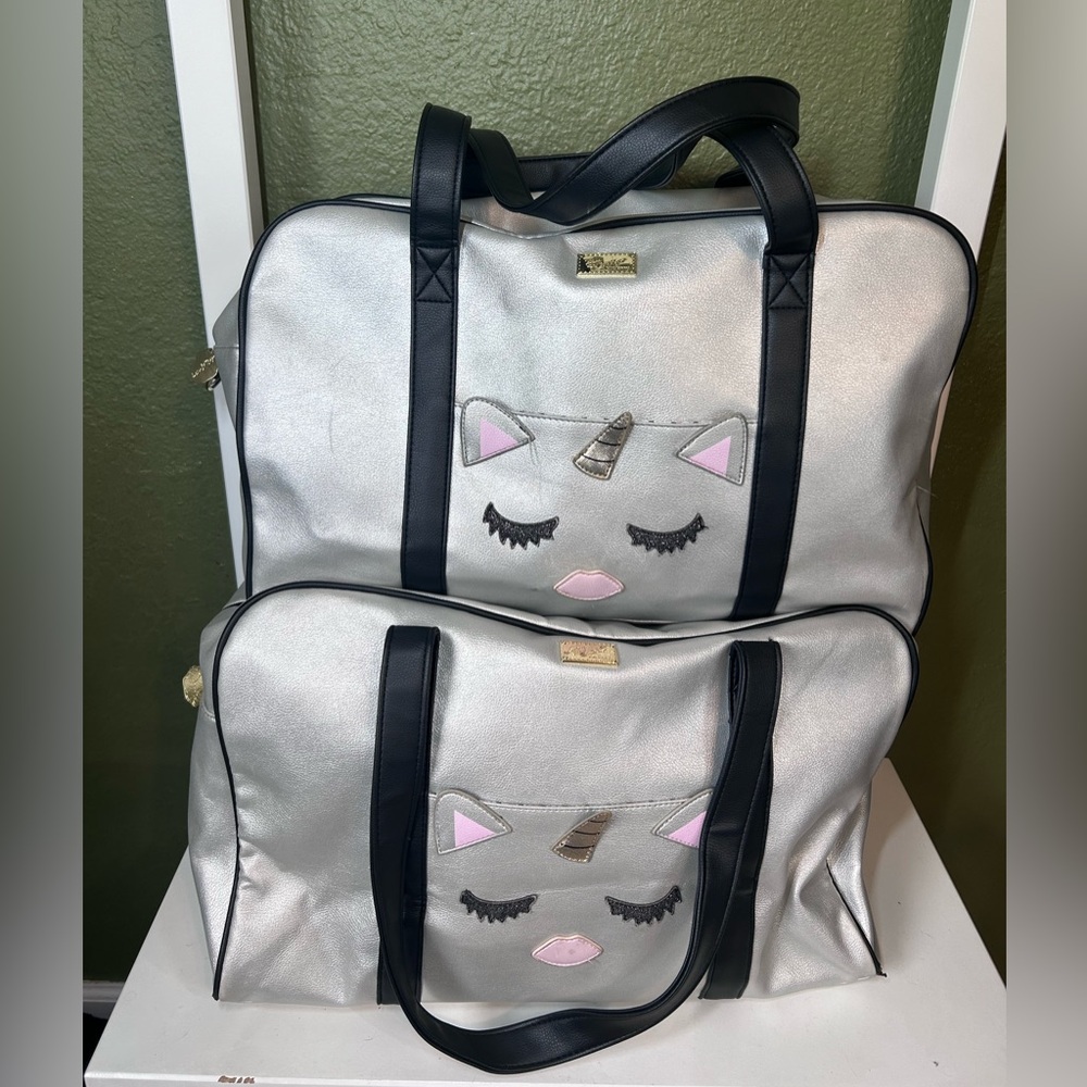 A pair of Betsey Johnson Unicorn Slate large weekender travel bags vacation - Picture 9 of 10